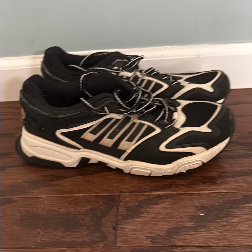 Adidas Men's size 12 Black and White Athletic Shoes - Picture 4 of 5